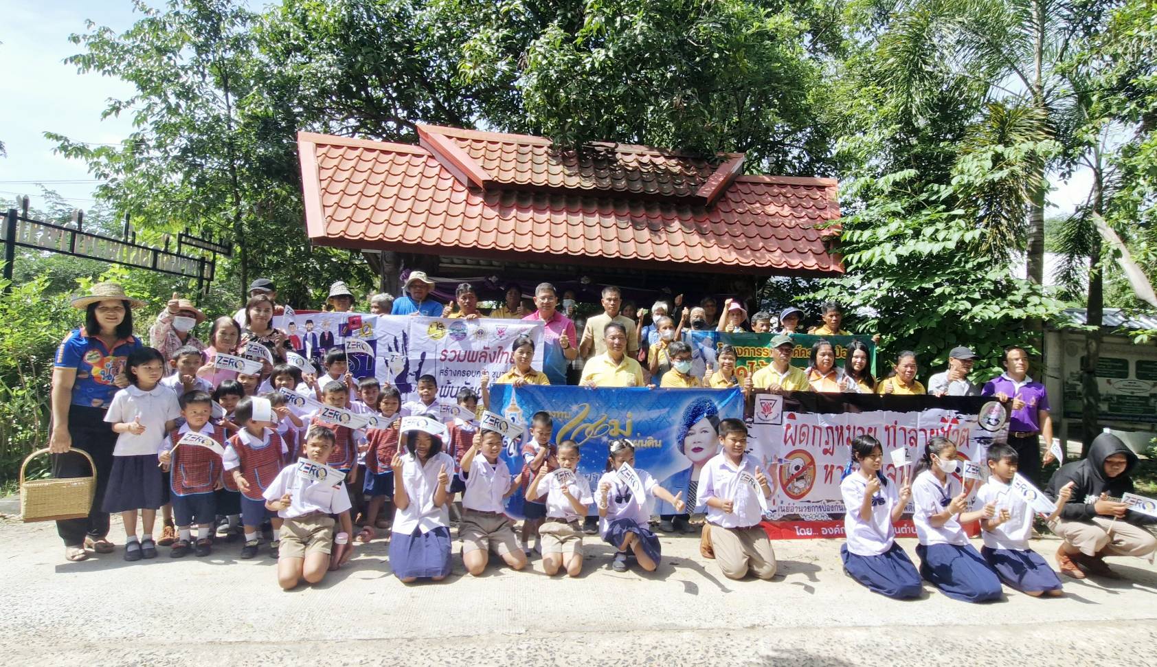 พช.สว่างวีระวงศ์ ร่วมกับคณะกรรมการศูนย์ประสานงานองค์การชุมชนระดับตำบล (ศอช.ต.) ตำบลท่าช้าง ดำเนินโครงการสนับสนุนการขับเคลื่อนกิจกรรมตามแผนพัฒนาตำบล