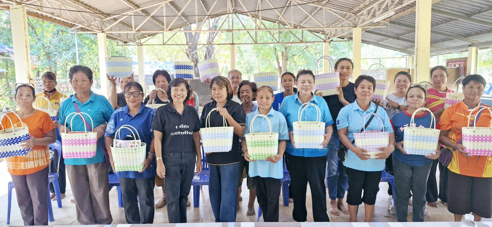 พช.สว่างวีระวงศ์ จัดประชุมโครงการส่งเสริมประชาชนเป้าหมายเข้าถึงแหล่งทุน