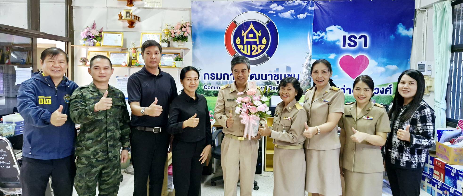 พช.สว่างวีระวงศ์ แสดงความยินดีต้อนรับพัฒนากรใหม่ที่ย้ายมาปฏิบัติหน้าที่ ณ อำเภอสว่างวีระวงศ์ พร้อมประชุมเจ้าหน้าที่เพื่อขับเคลื่อนการดำเนินงานตามยุทธศาสตร์กรมการพัฒนาชุมชน ประจำปีงบประมาณ พ.ศ. 2569 