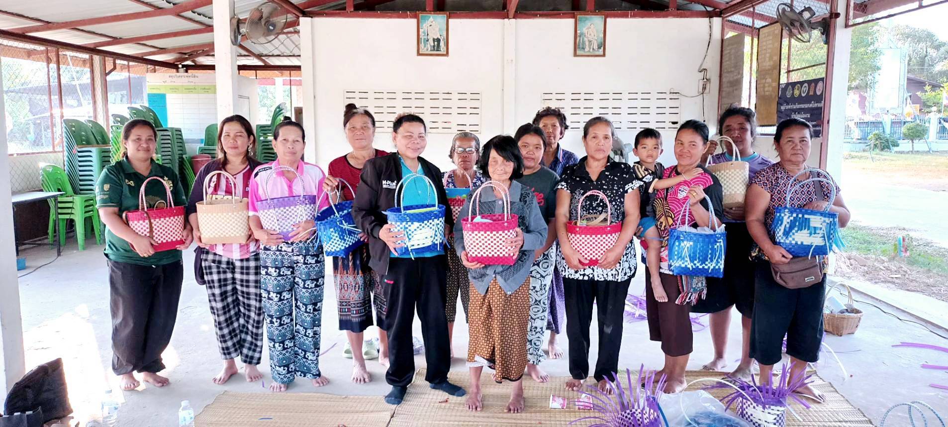 พช.สว่างวีระวงศ์ จัดประชุมโครงการส่งเสริมประชาชนเป้าหมายเข้าถึงแหล่งทุน