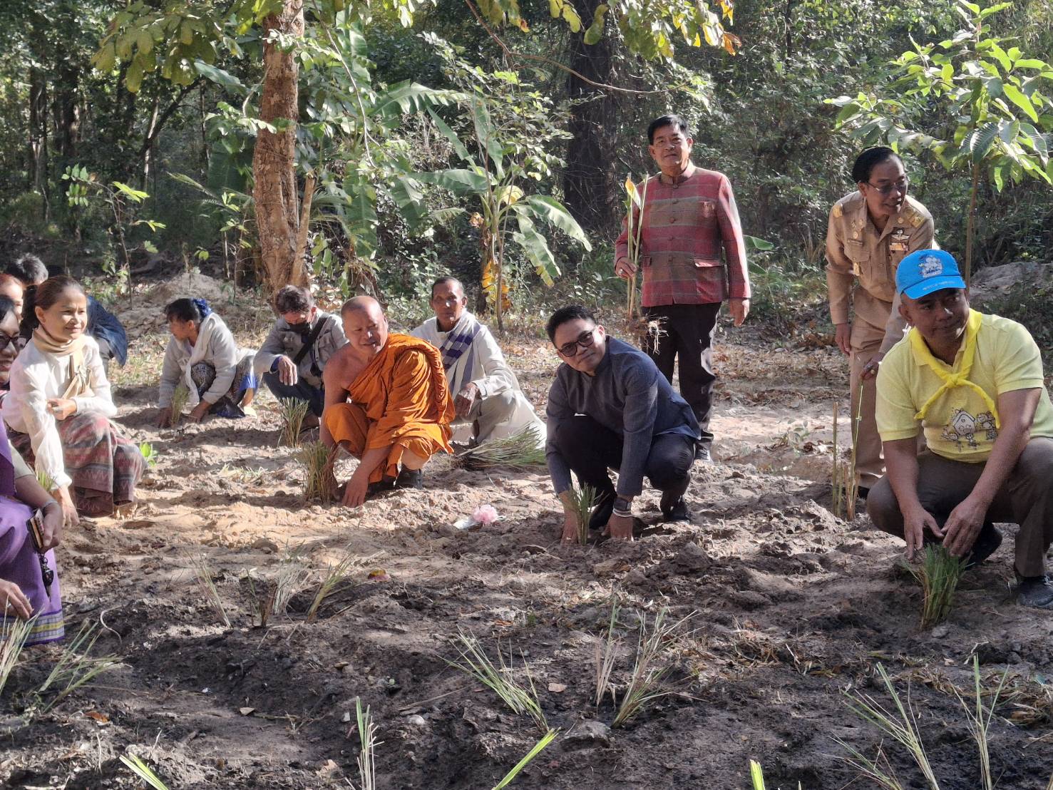 พช.สว่างวีระวงศ์ ขับเคลื่อนการพัฒนาศักยภาพ องค์กร และเครือข่ายขับเคลื่อนการพัฒนาตำบลเข้มแข็งตามหลักปรัชญาของเศรษฐกิจพอเพียง กิจกรรมตามแผนพัฒนาตำบล