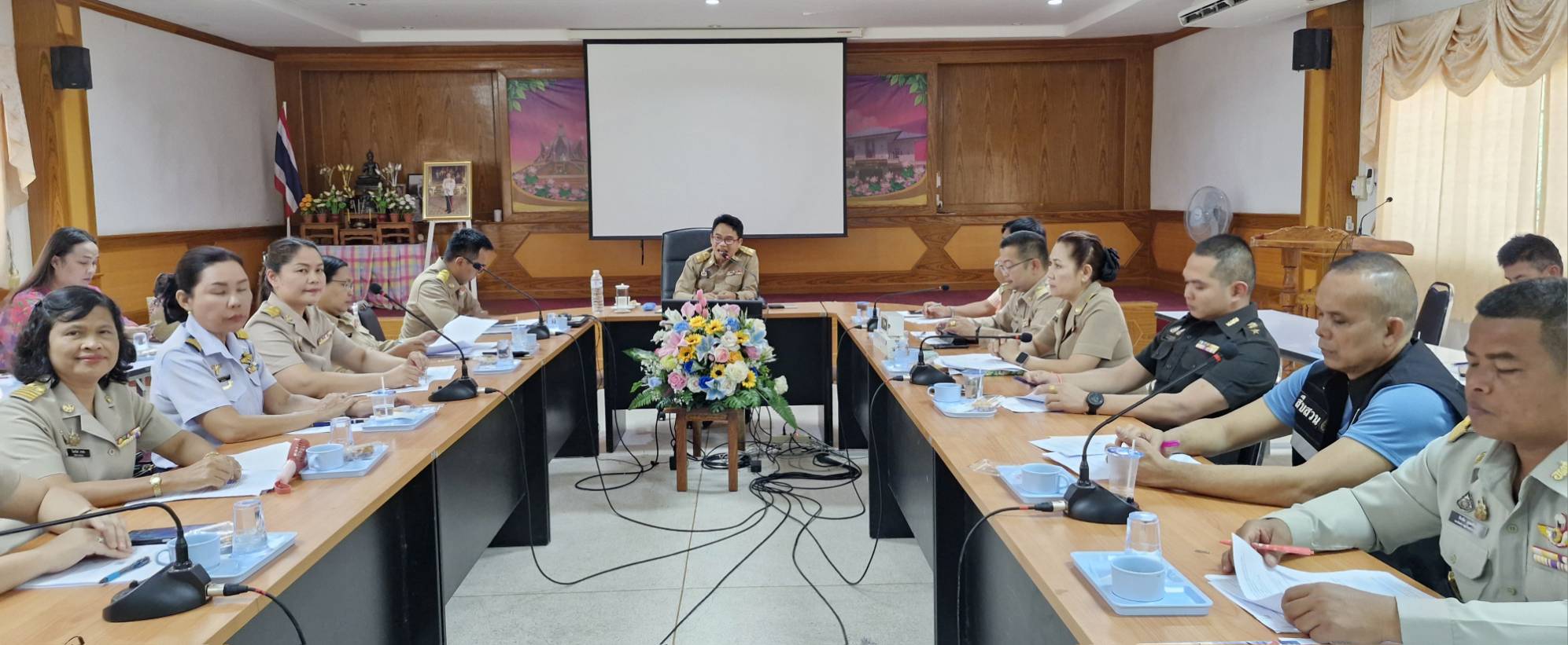 พช.สว่างวีระวงศ์ ร่วมประชุมกำนัน ผู้ใหญ่บ้าน / ประชุมหัวหน้าส่วนราชการ หน่วยงานรัฐวิสาหกิจ ผู้บริหารสถานศึกษา ผู้บริหารองค์กรปกครองส่วนท้องถิ่นและกำนัน และร่วมประชุมคณะกรรมการบริหารงานอำเภอแบบบูรณาการ (กบอ.) อำเภอสว่างวีระวงศ์ จังหวัดอุบลราชธานี ครั้งที่ 4/2569 ประจำเดือนเมษายน 2569