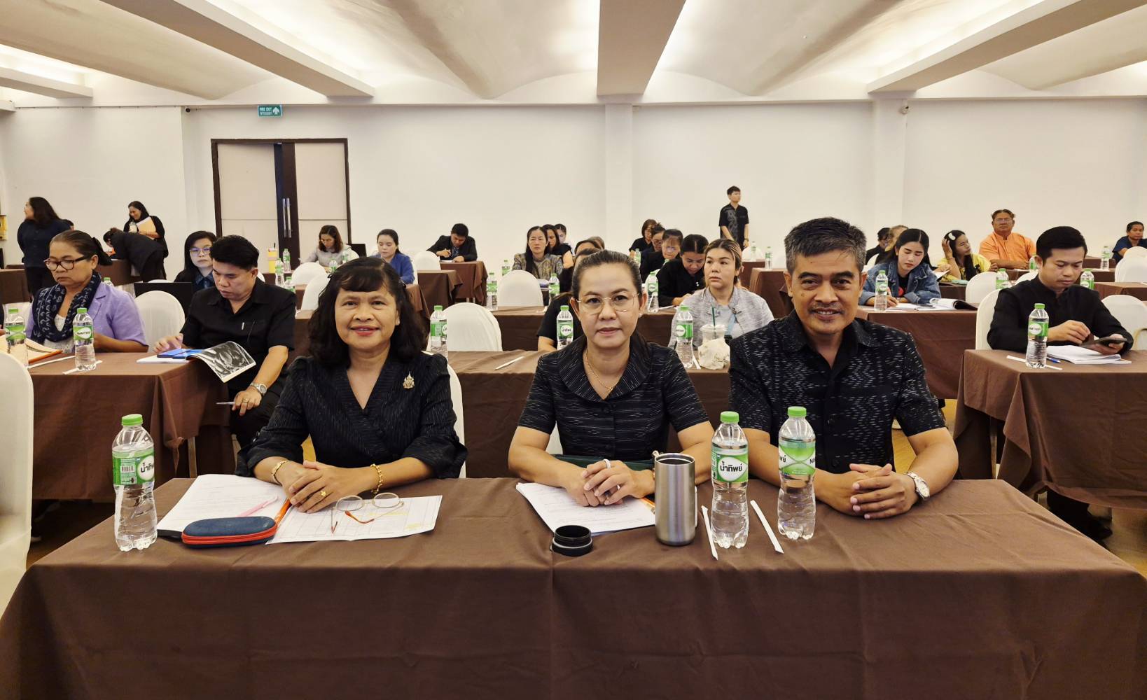 พช.สว่างวีระวงศ์ พร้อมด้วยผู้ผลิต ผู้ประกอบการ OTOP คุ้มจันทร์หอม เข้าร่วมประชุมชี้แจงกรอบแนวทางหลักเกณฑ์การคัดสรรสุดยอดหนึ่งตำบล หนึ่งผลิตภัณฑ์ไทย ปี พ.ศ. 2569 (OTOP Product Champion : OPC)