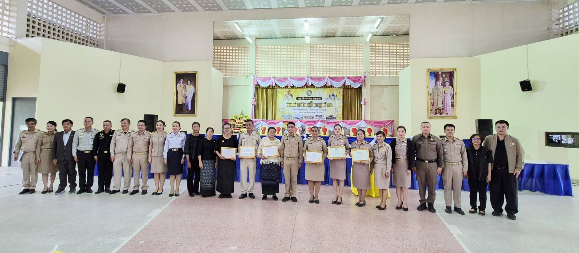 พช.สว่างวีระวงศ์ ร่วมประชุมกำนัน ผู้ใหญ่บ้าน / ประชุมหัวหน้าส่วนราชการฯ และประชุมคณะกรรมการบริหารงานอำเภอแบบบูรณาการ (กบอ.) อำเภอสว่างวีระวงศ์ ครั้งที่ 8/2569 ประจำเดือนสิงหาคม 2569