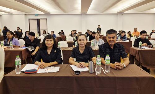 พช.สว่างวีระวงศ์ พร้อมด้วยผู้ผลิต ผู้ประกอบการ OTOP คุ้มจันทร์หอม เข้าร่วมประชุมชี้แจงกรอบแนวทางหลักเกณฑ์การคัดสรรสุดยอดหนึ่งตำบล หนึ่งผลิตภัณฑ์ไทย ปี พ.ศ. 2569 (OTOP Product Champion : OPC)